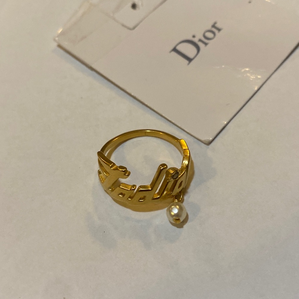 Dior J'ADIOR RING Gold-Finish Metal with a White Resin Pearl and a White Crystal - Picture 5 of 13